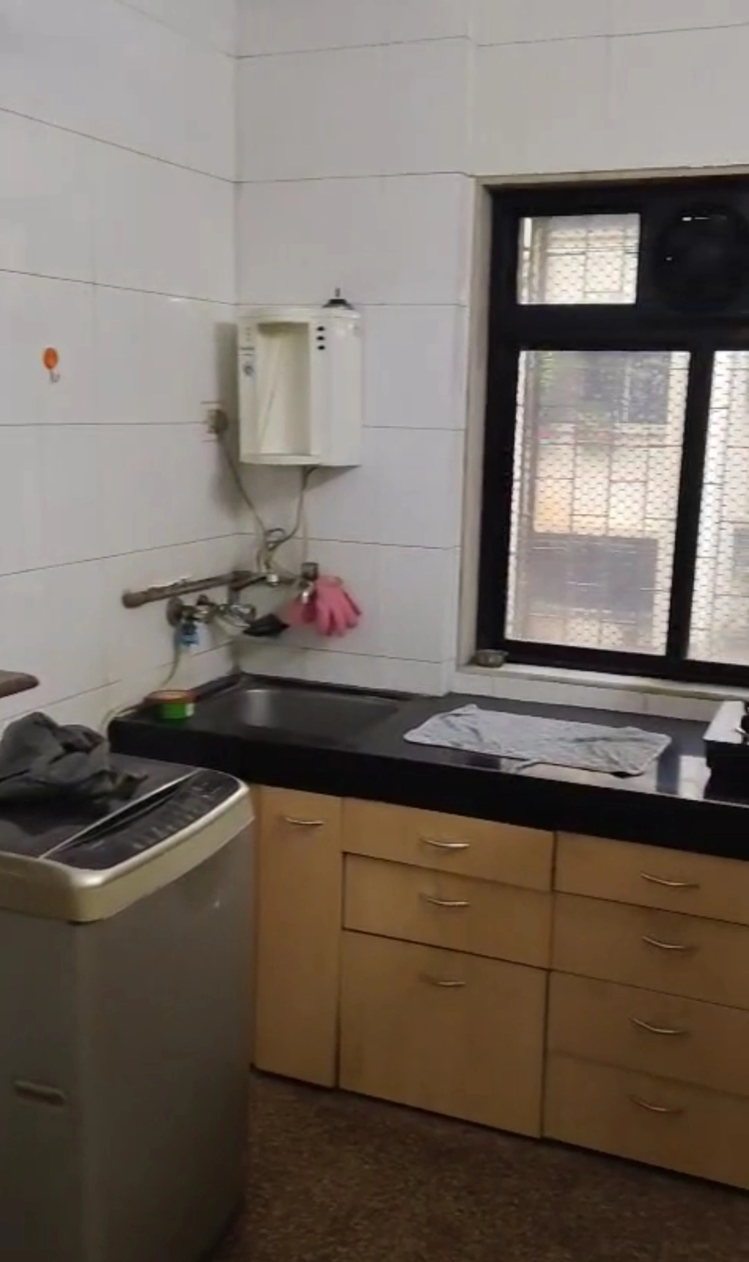 2 BHK Flat for Rent in Dheeraj Jamuna Society, Malad West