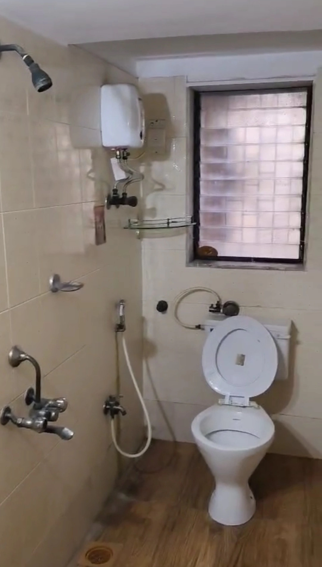 2 BHK Flat for Rent in Dheeraj Jamuna Society, Malad West