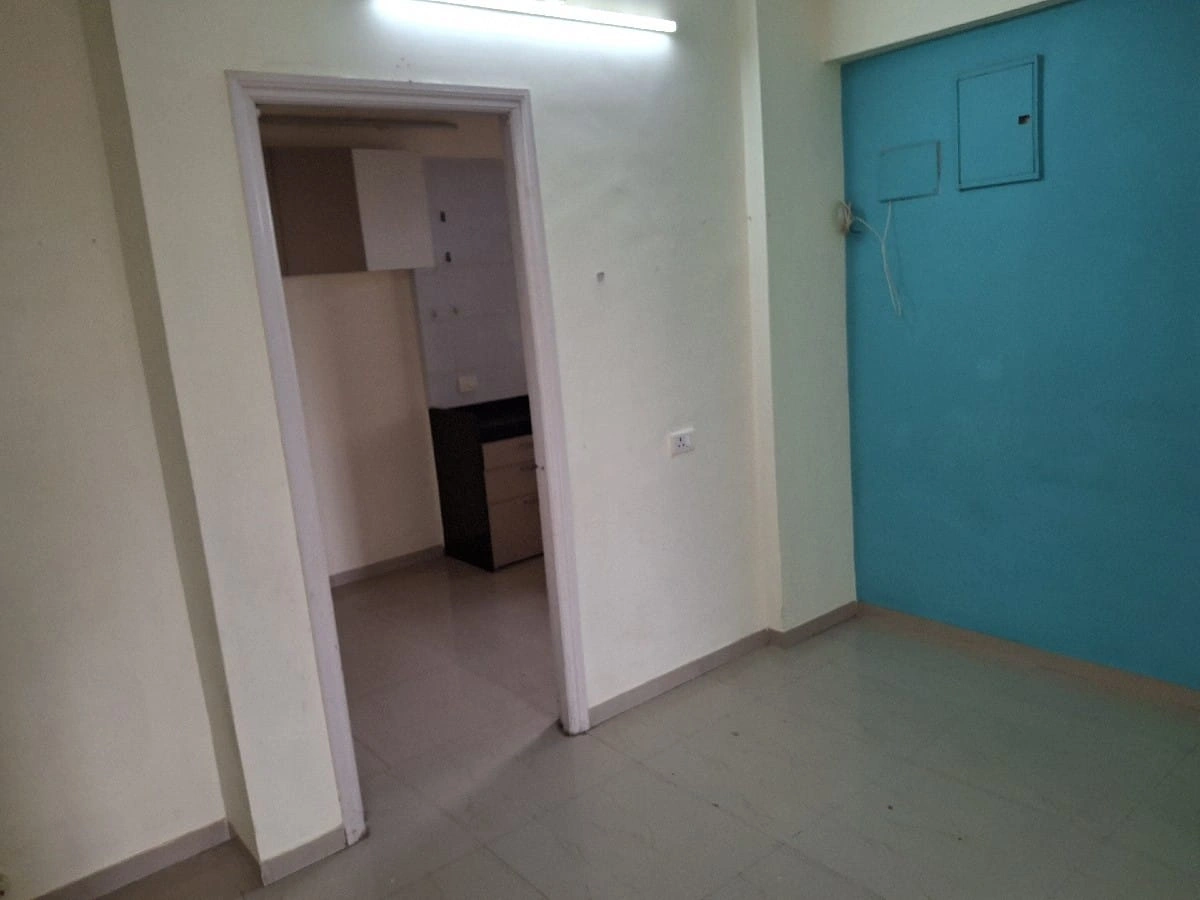 2 BHK Flat for Rent in Sai Dham Society, Kandivali West