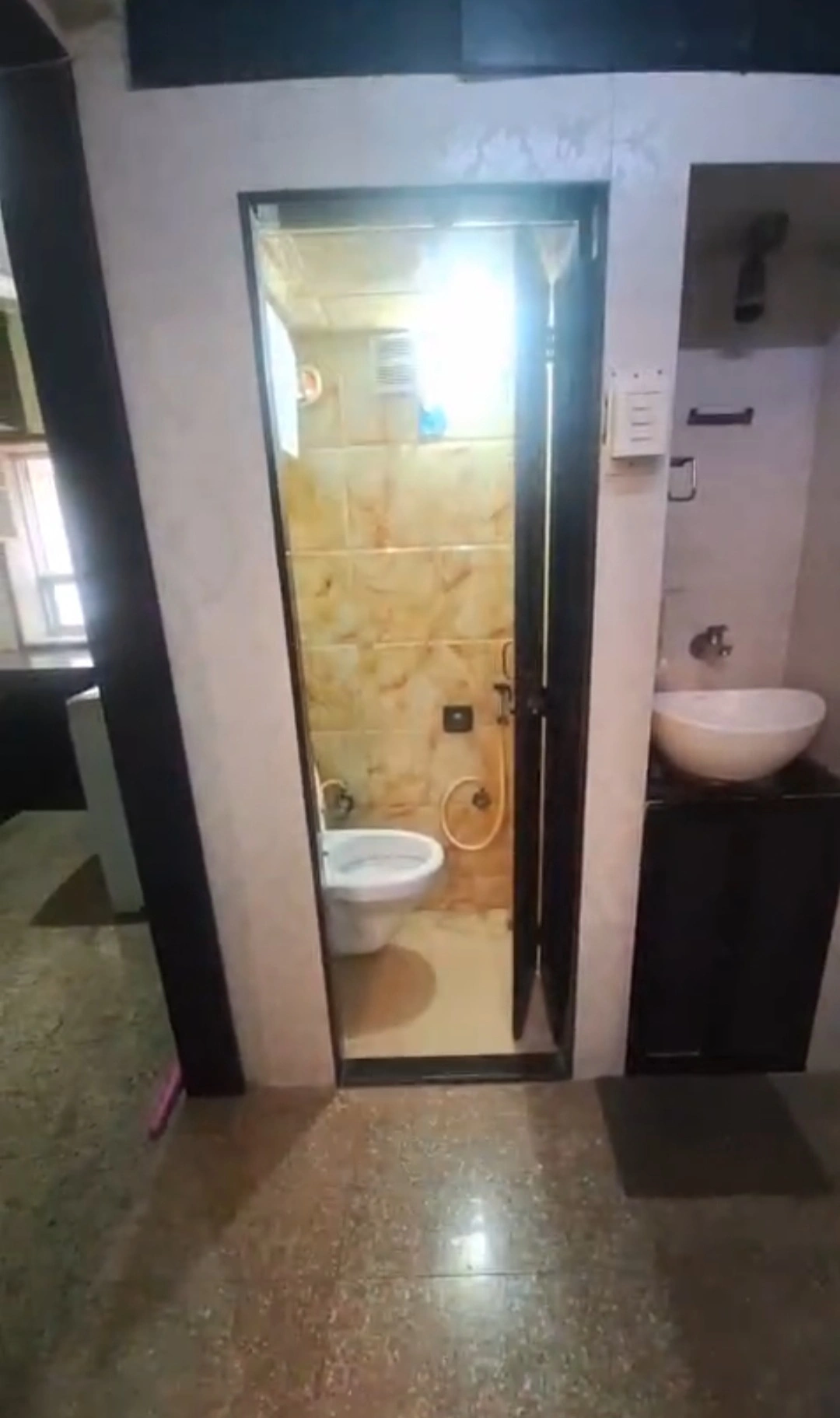 2 BHK Flat for Rent in Shiv Kriti Society , Malad West