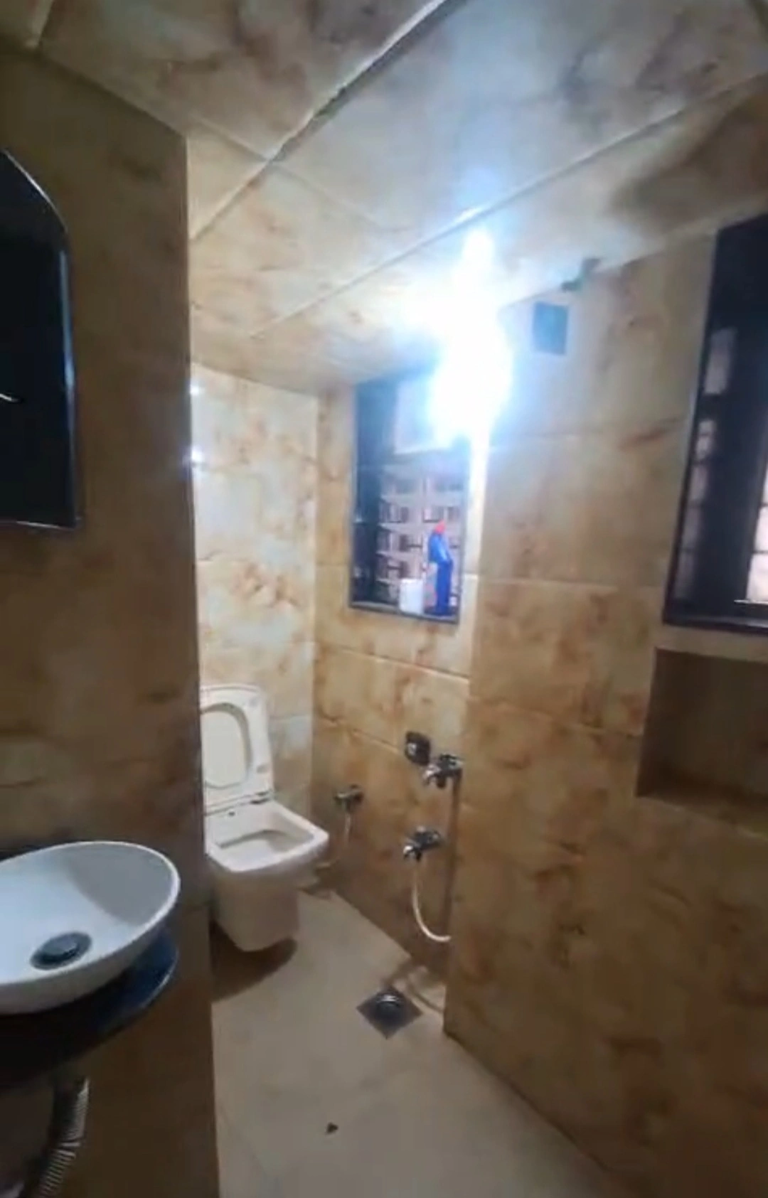 2 BHK Flat for Rent in Shiv Kriti Society , Malad West