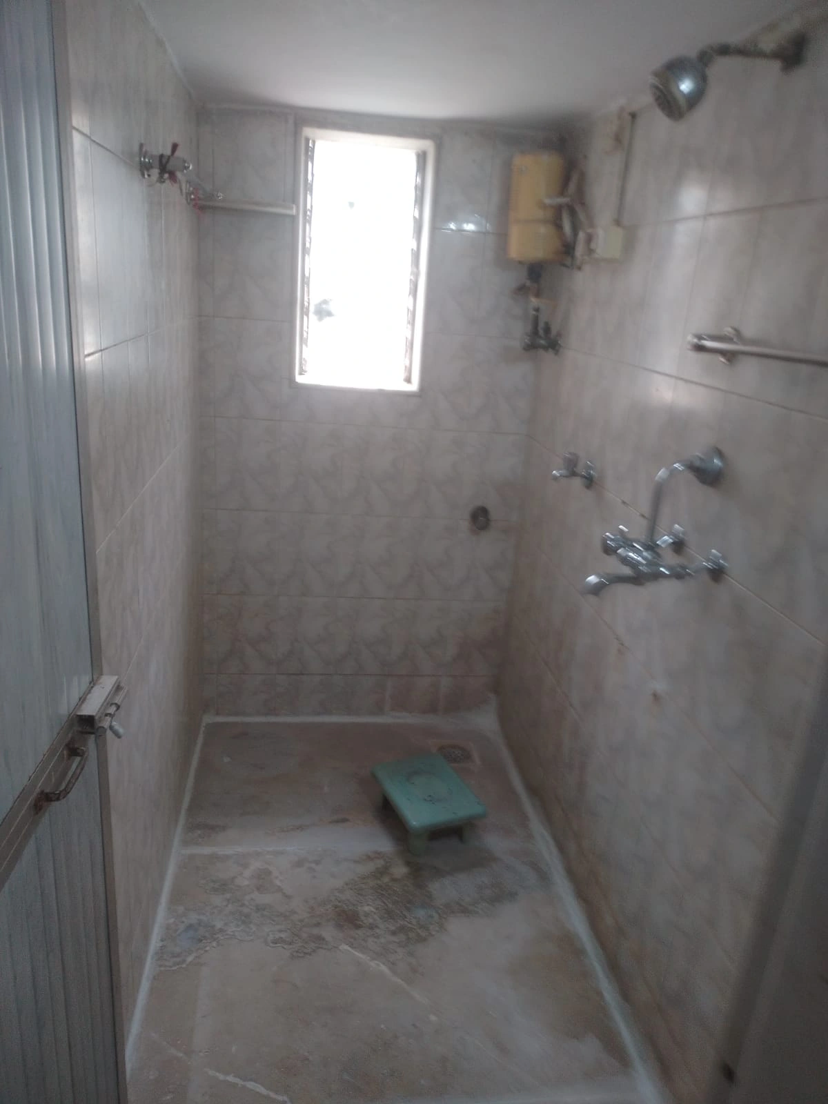 1.5 BHK Flat for Rent in Ravi Prabha Apartment , Goregaon East