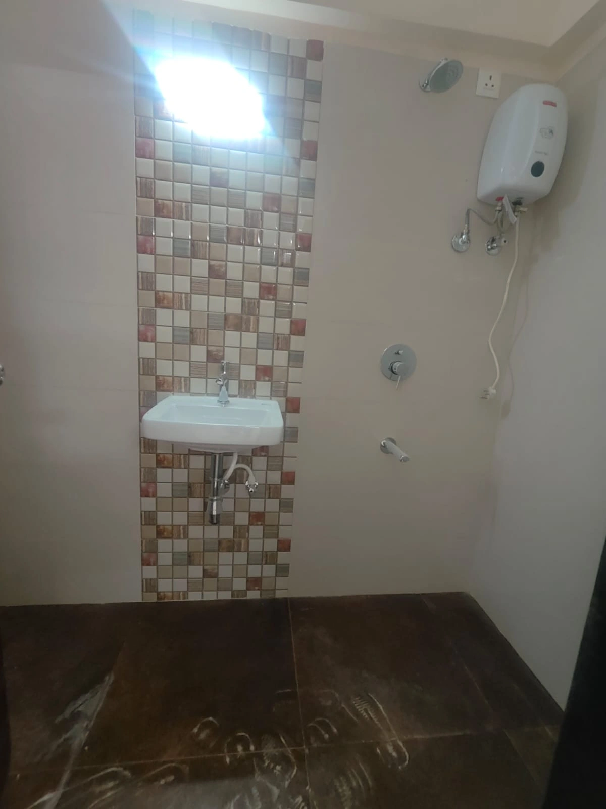 2 BHK Flat for Rent in Amit Zharana Tower, Malad West