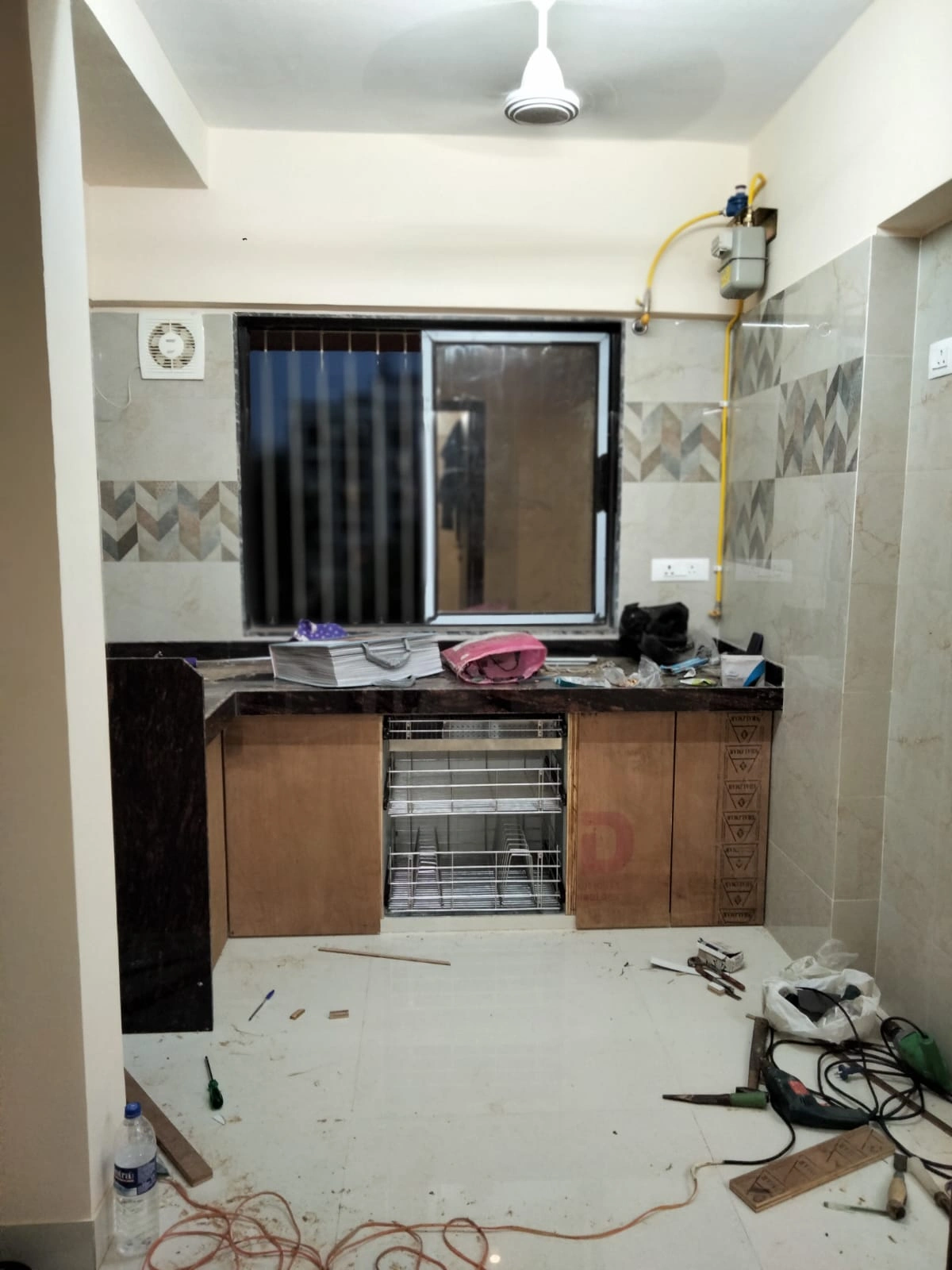1.5 BHK Flat for Rent in Amit Zharana Tower, Malad West