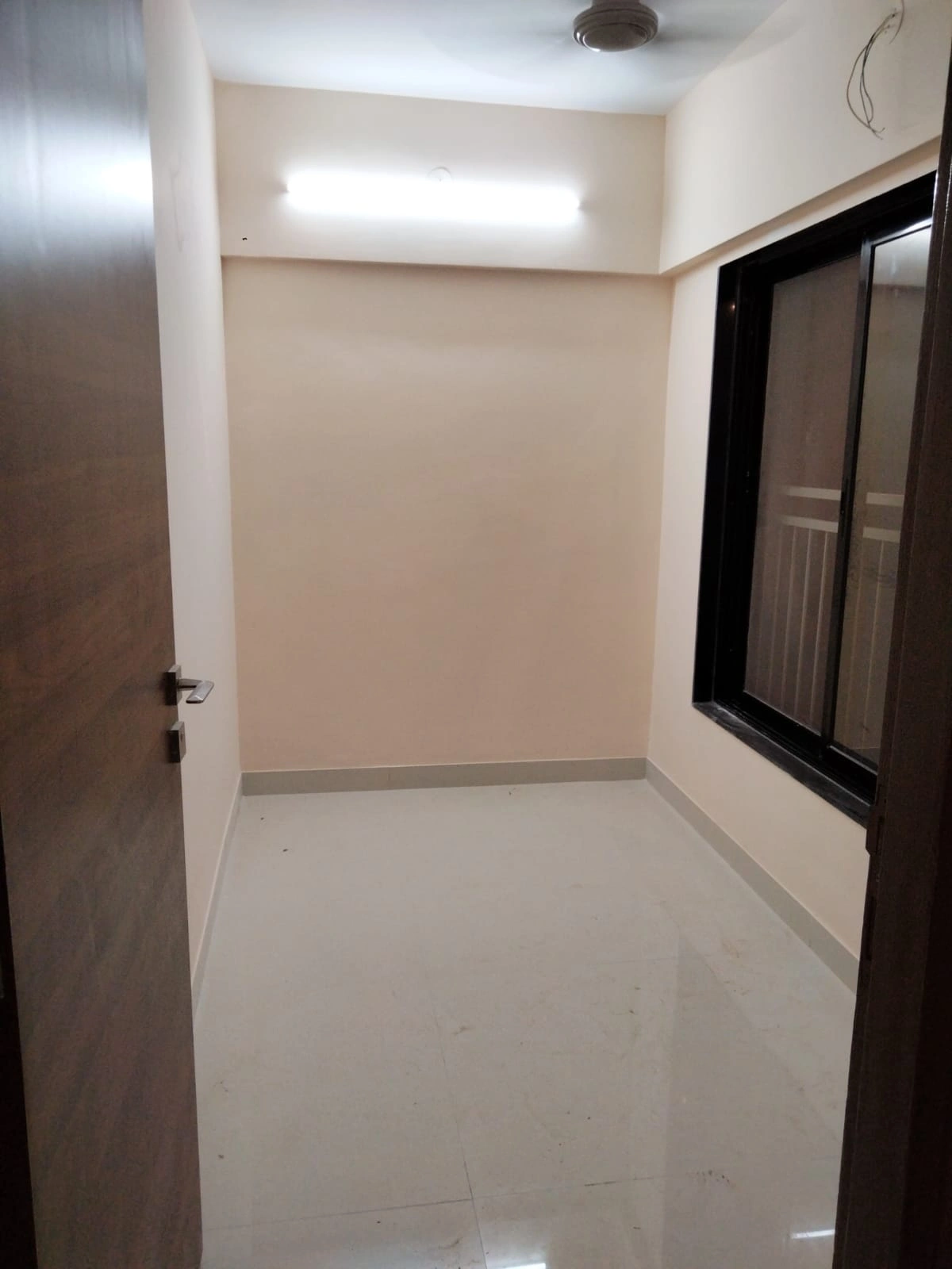 1.5 BHK Flat for Rent in Amit Zharana Tower, Malad West