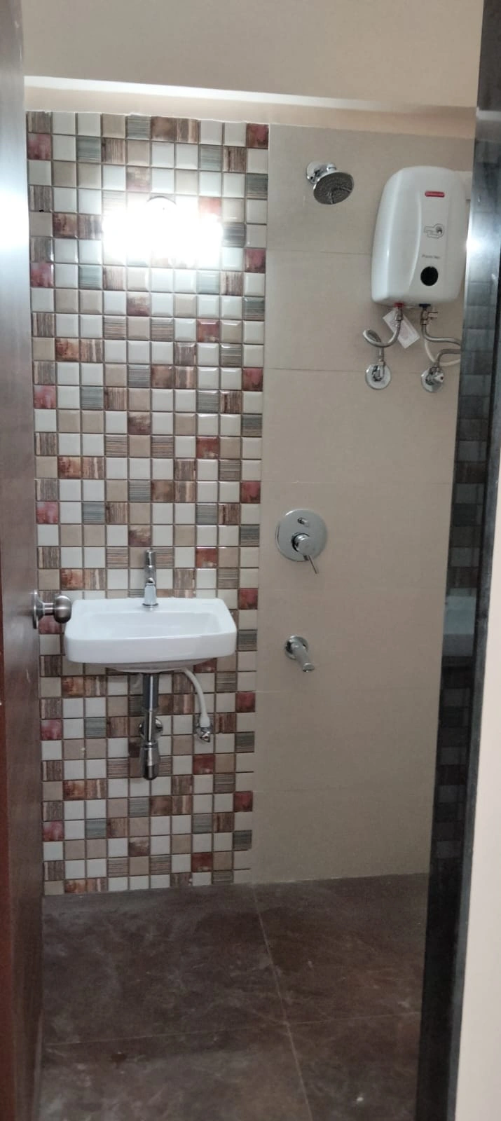 1.5 BHK Flat for Rent in Amit Zharana Tower, Malad West