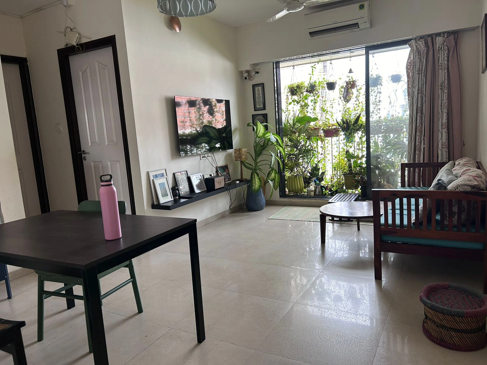 2 BHK Flat for Rent in Aspen Garden, Goregaon East