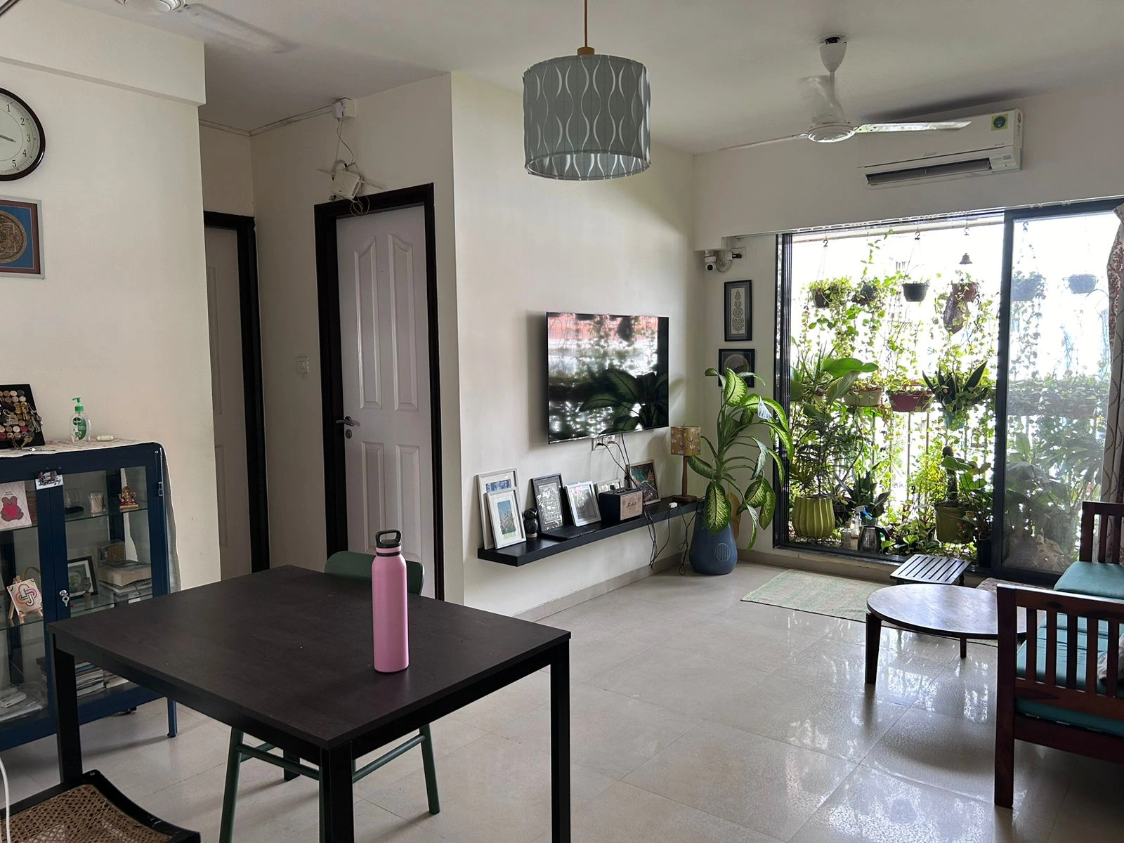 2 BHK Flat for Rent in Aspen Garden, Goregaon East