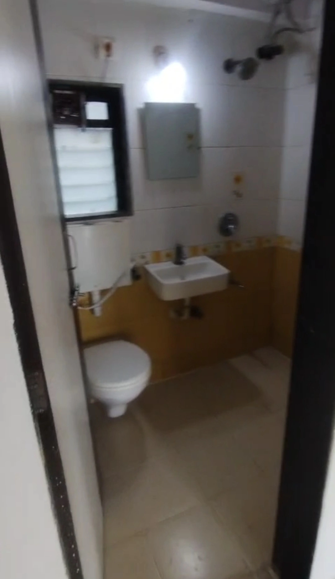 2 BHK Flat for Rent in Shastri Nagar, Goregaon West