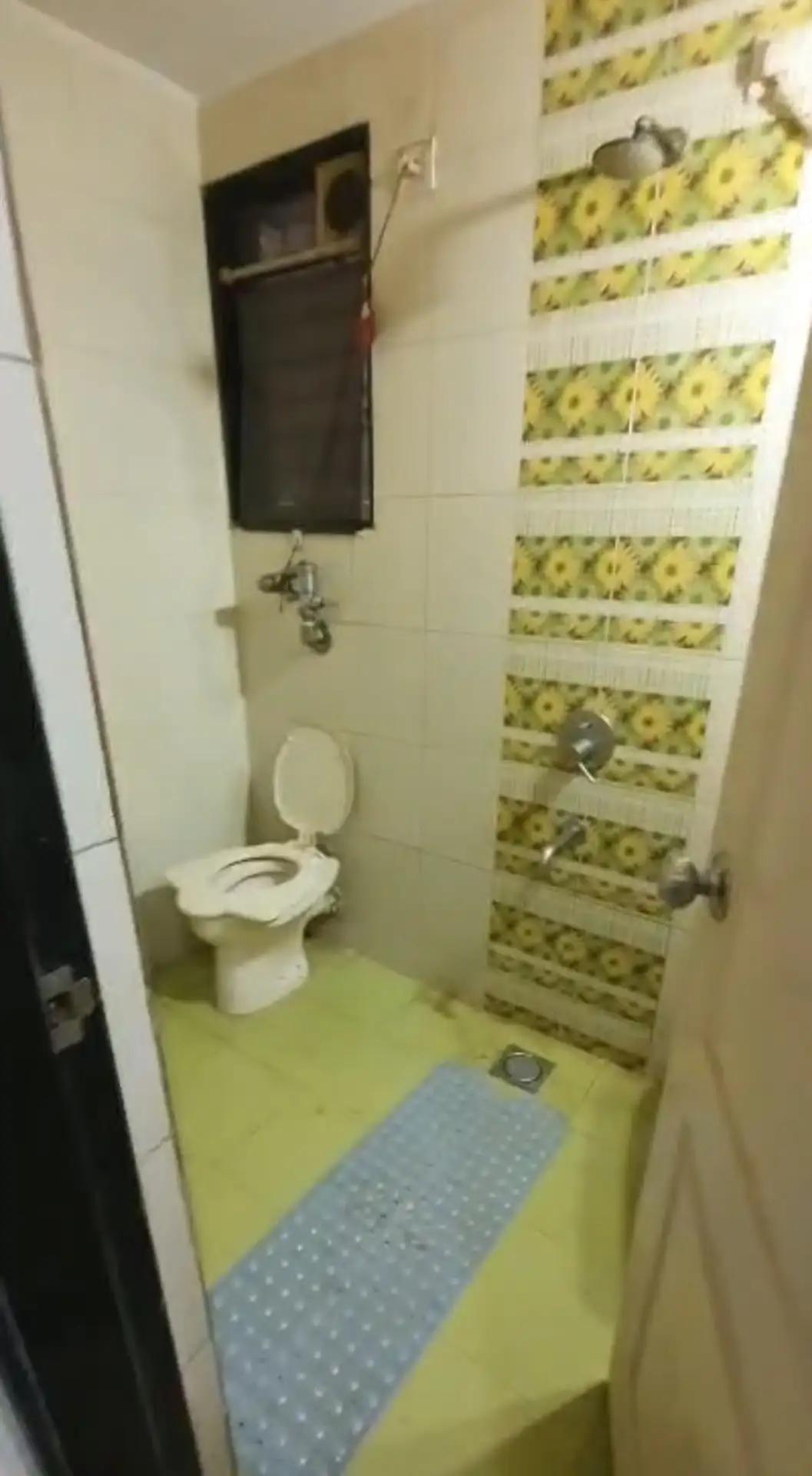 2 BHK Flat for Rent in Shiv Gauri Complex, Malad West