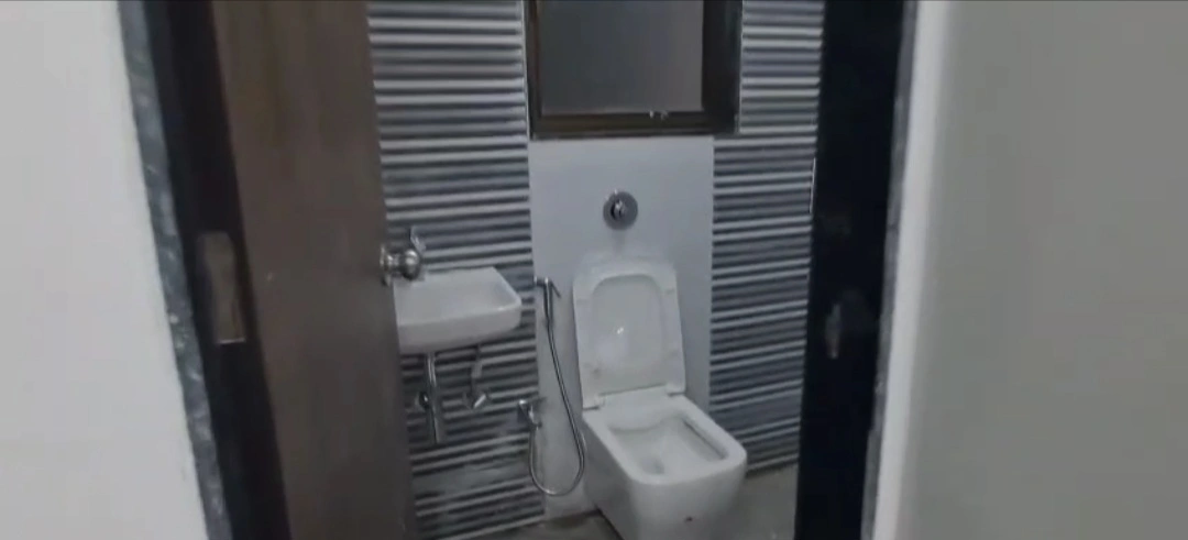 Single Room Boys only Flat for PG in Nemi Bhavan Tower, Goregaon West