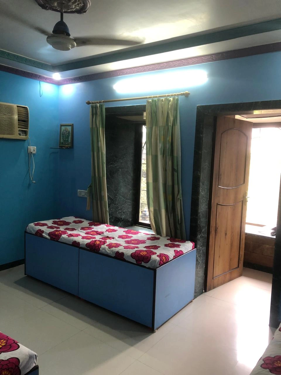 Double Sharing Room Girls only Flat for PG in Best View Apartment , Goregaon East