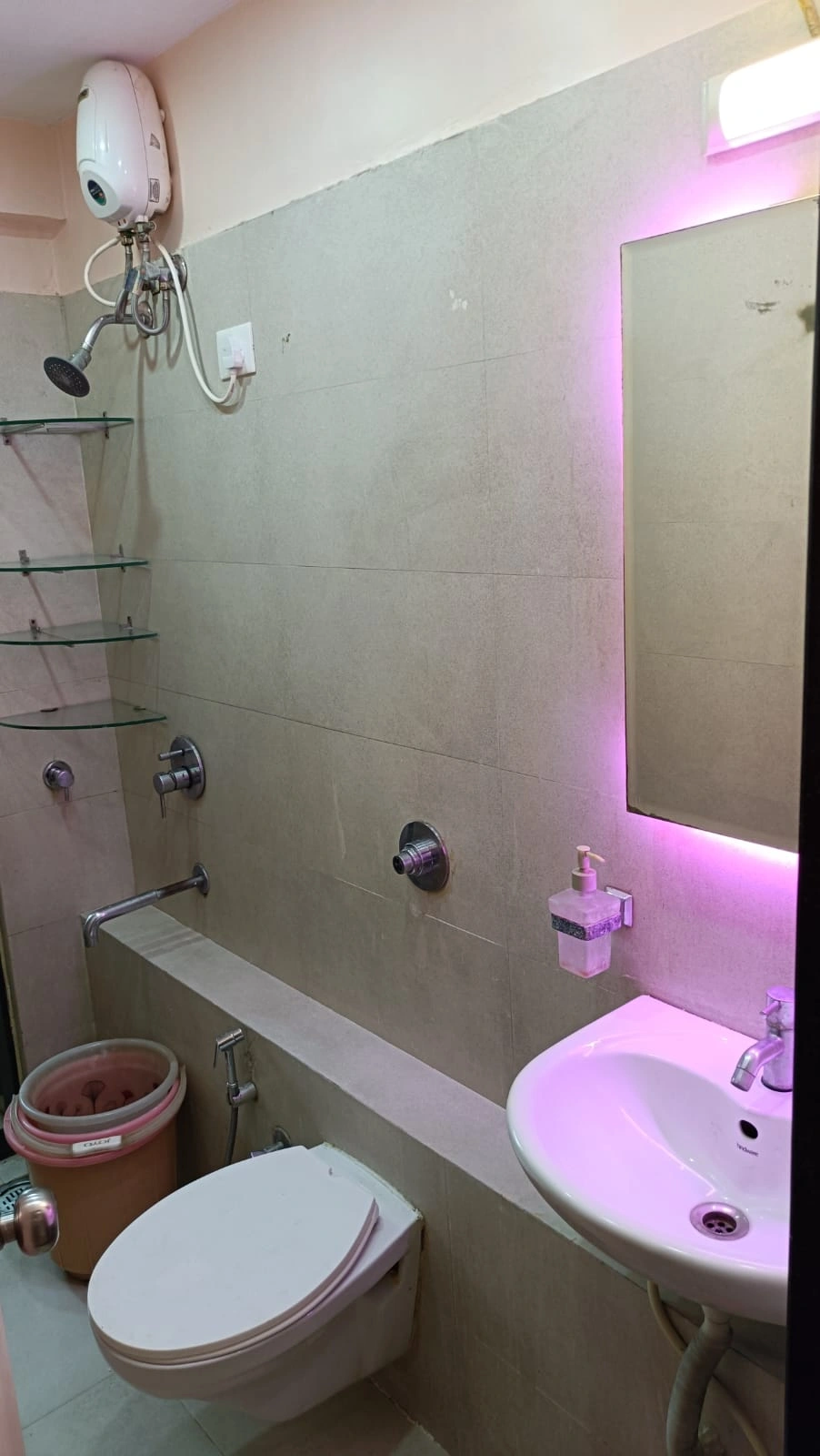 1 BHK Flat for Rent in Mantri Park, Goregaon East