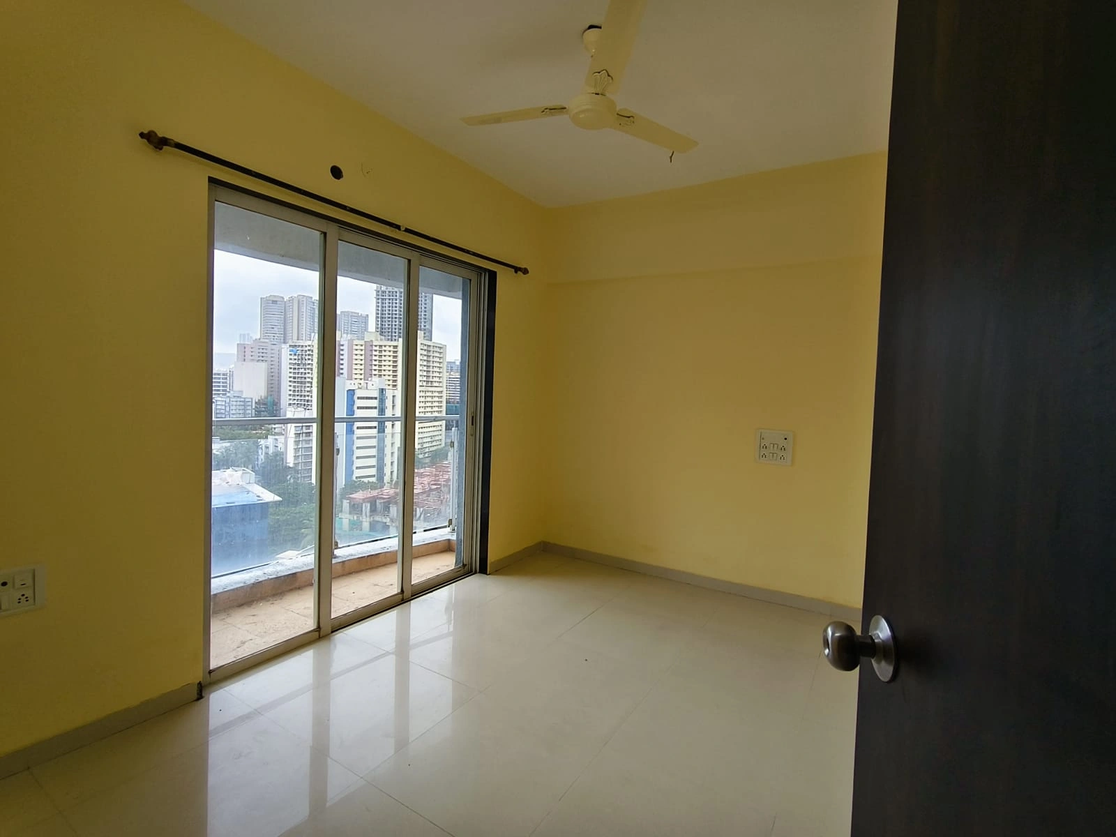 1 BHK Flat for Rent in Lotus Link Square Tower, Malad West