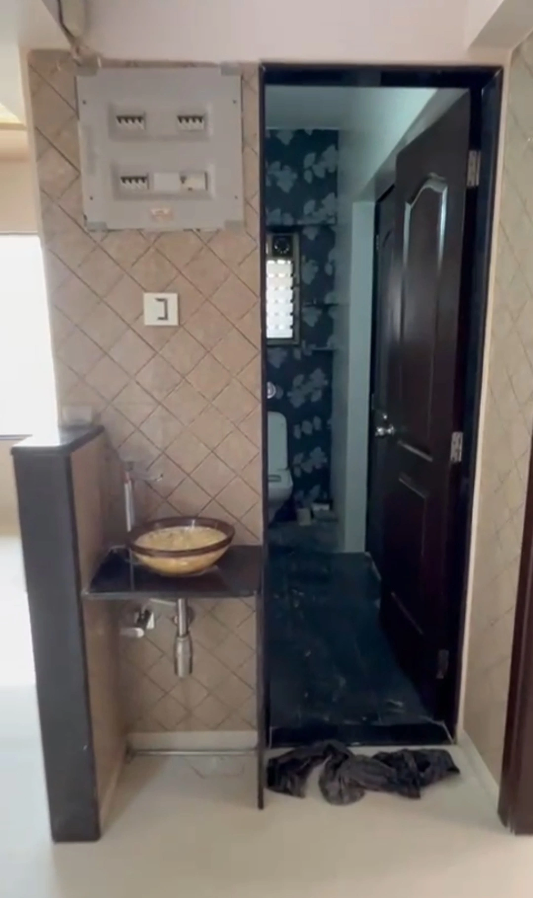 2 BHK Flat for Rent in Kailrai Tower, Goregaon West