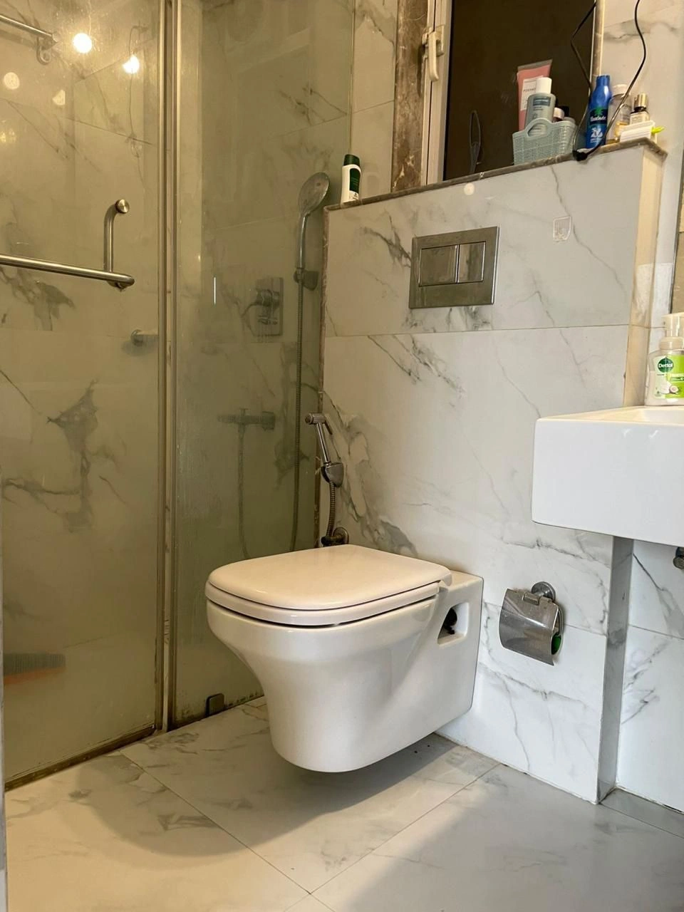 Single Room Girls only Flat for PG in Rajeha Ridgewood , Goregaon East