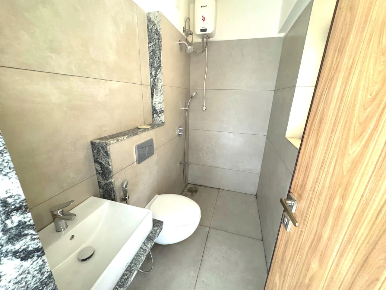 2.5 BHK Flat for Rent in Bharat Arize Tower, Goregaon West