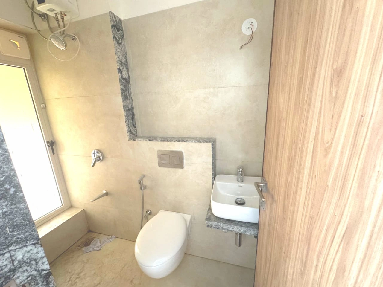 2.5 BHK Flat for Rent in Bharat Arize Tower, Goregaon West