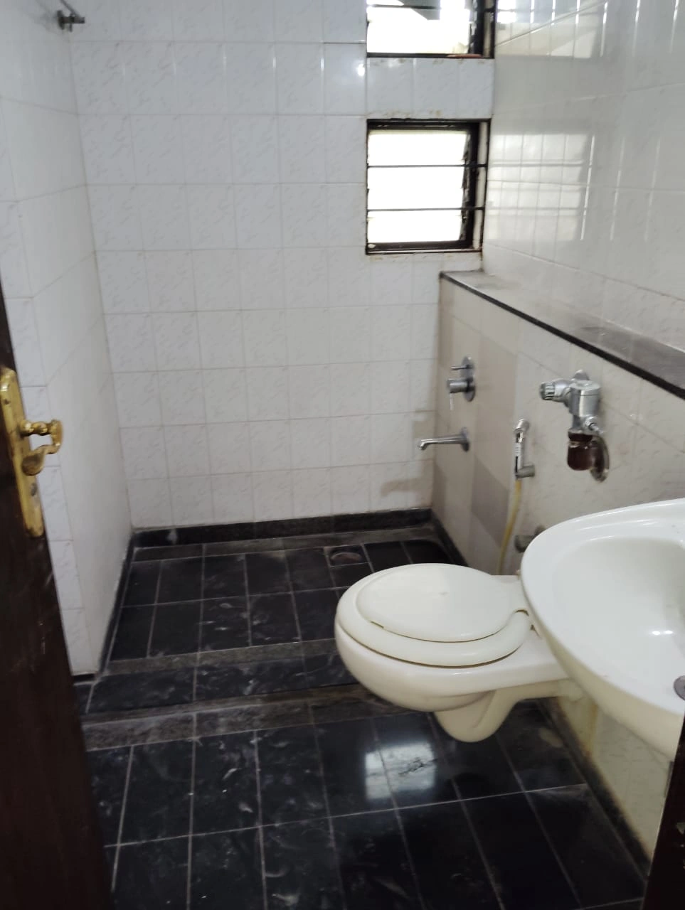 3 BHK Flat for Rent in Lakhchandi Apartment , Goregaon East