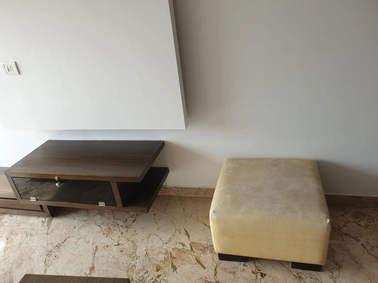 2 BHK Flat for Rent in Garden Estate Complex, Goregaon West