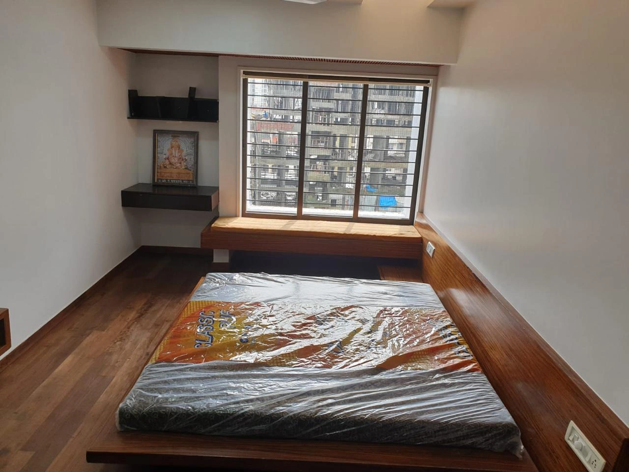 2 BHK Flat for Rent in Garden Estate Complex, Goregaon West