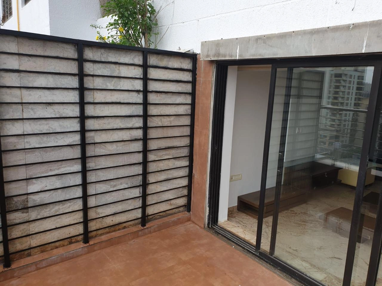 2 BHK Flat for Rent in Garden Estate Complex, Goregaon West