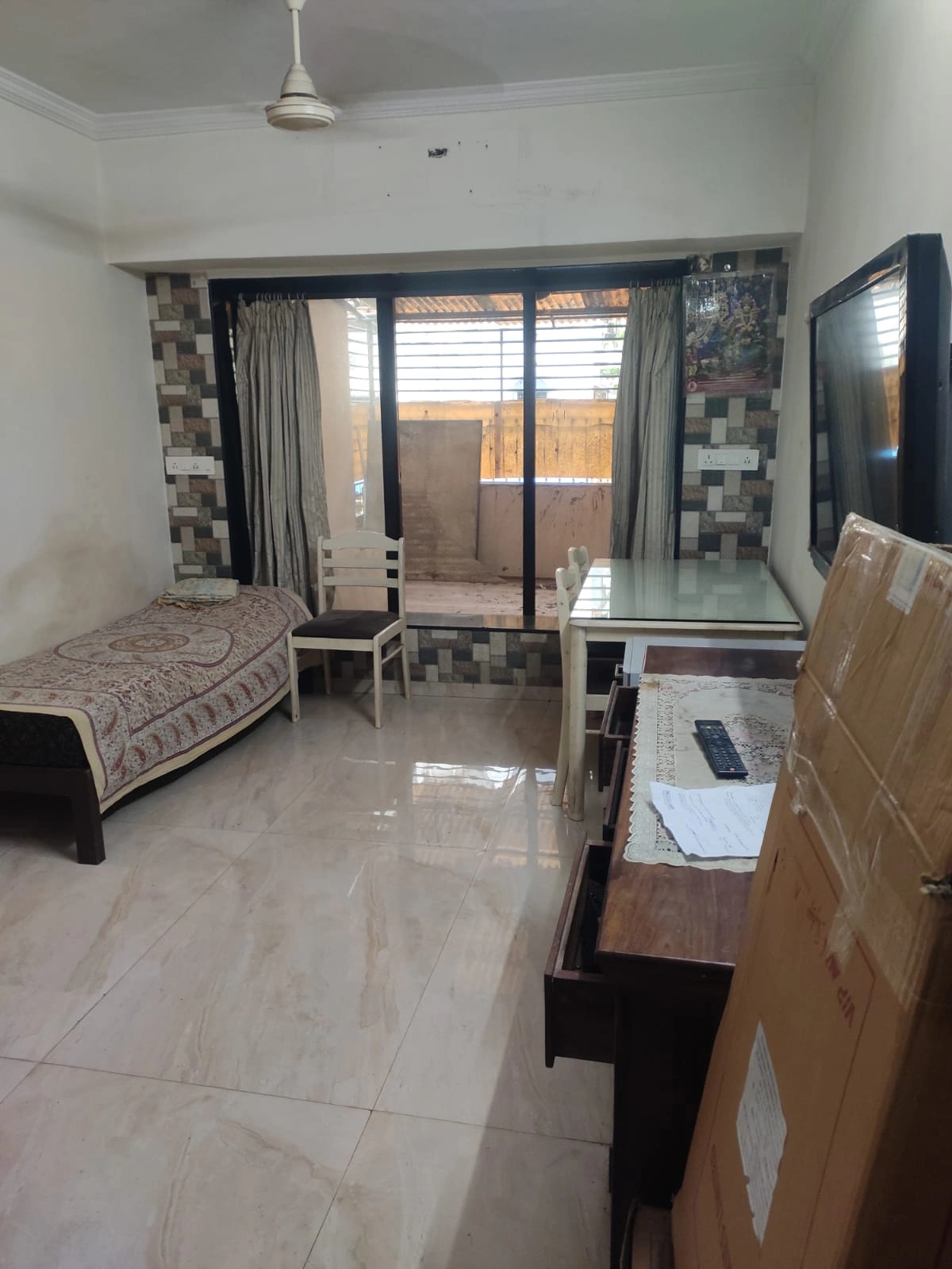 2 BHK Flat for Rent in Dheeraj Sagar Society, Malad West