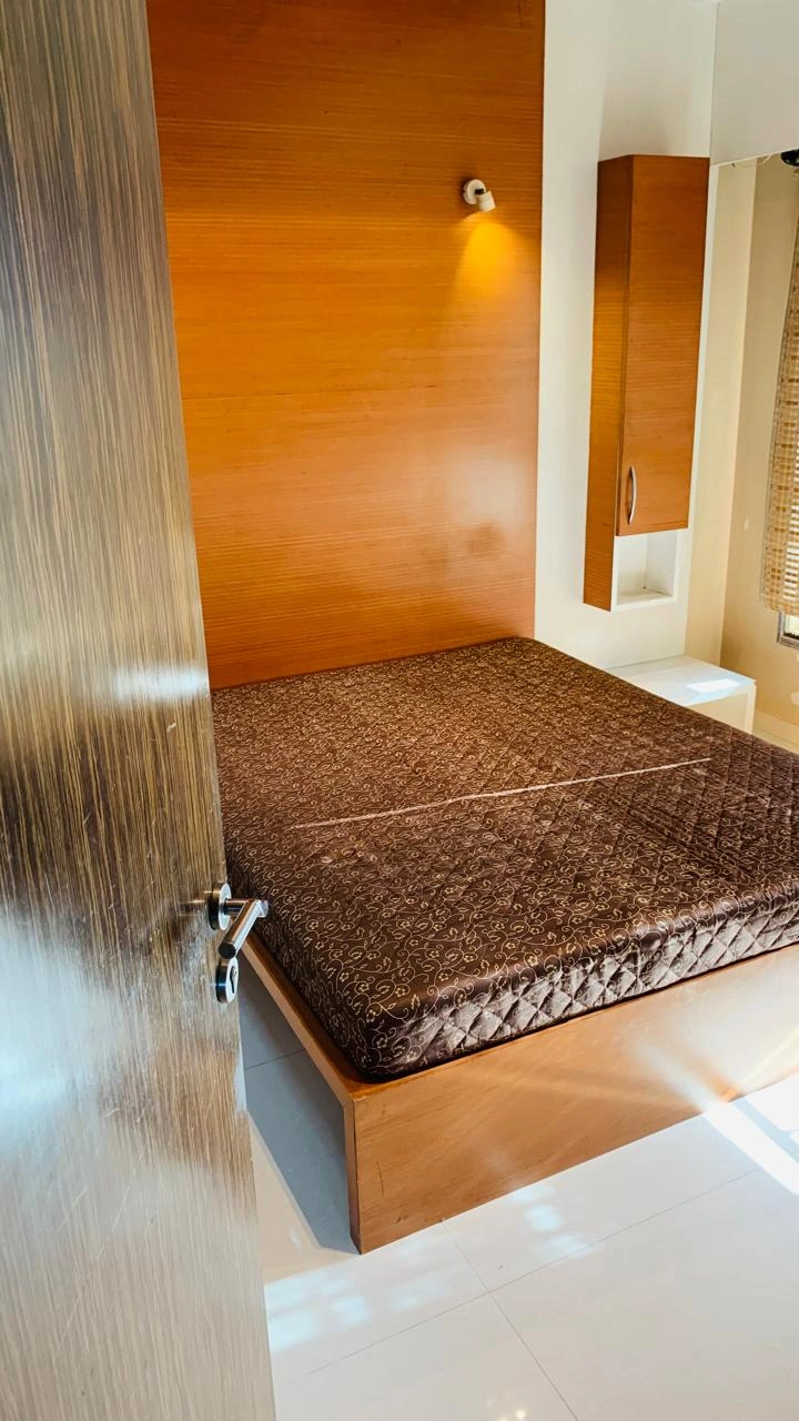 2 BHK Flat for Rent in Kabra Argentum Tower, Goregaon West