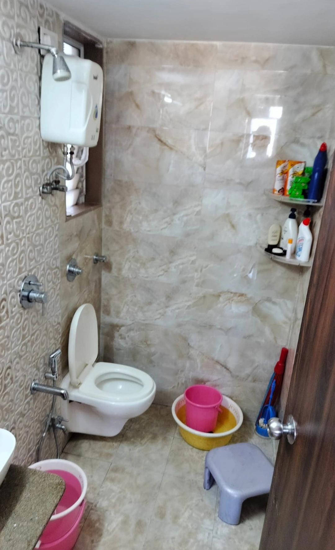 2 BHK Flat for Rent in Malad SV Road, Malad West