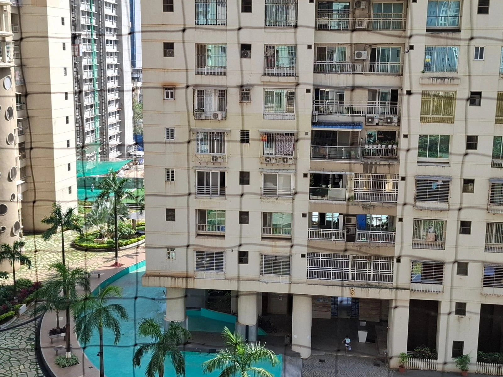 2 BHK Flat for Rent in Rustomjee Ozone, Goregaon West