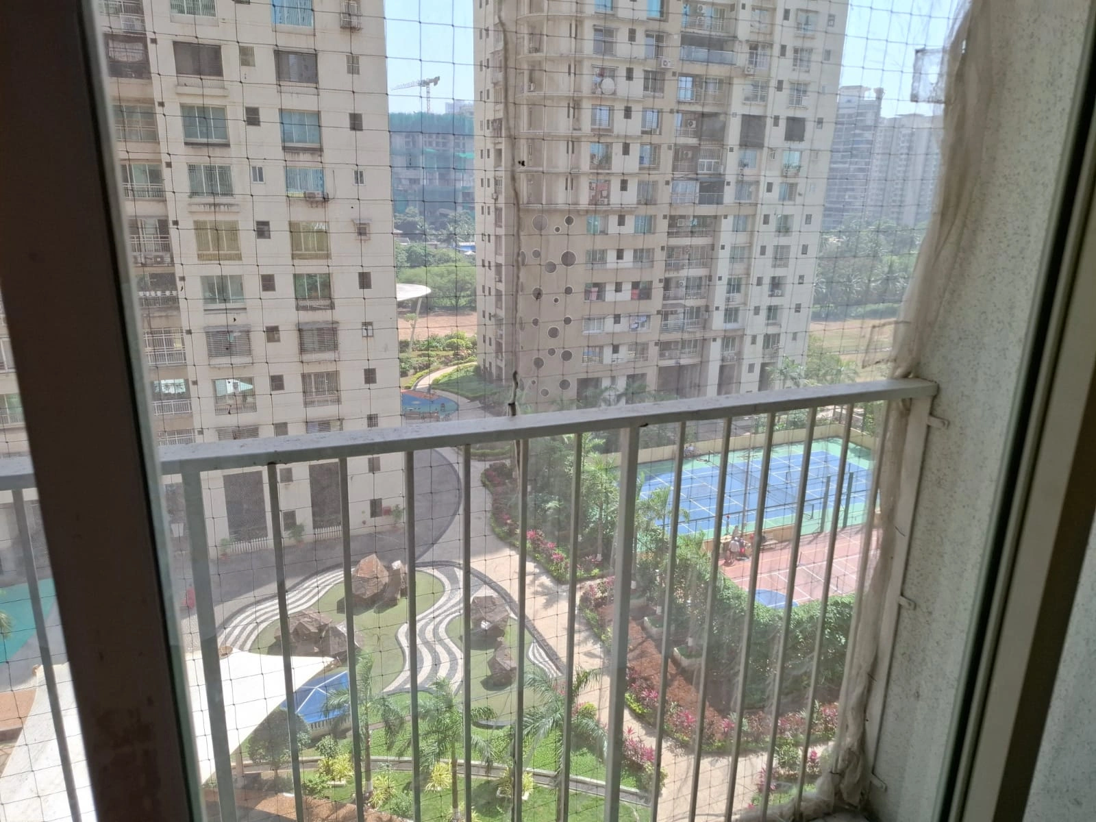 2 BHK Flat for Rent in Rustomjee Ozone, Goregaon West