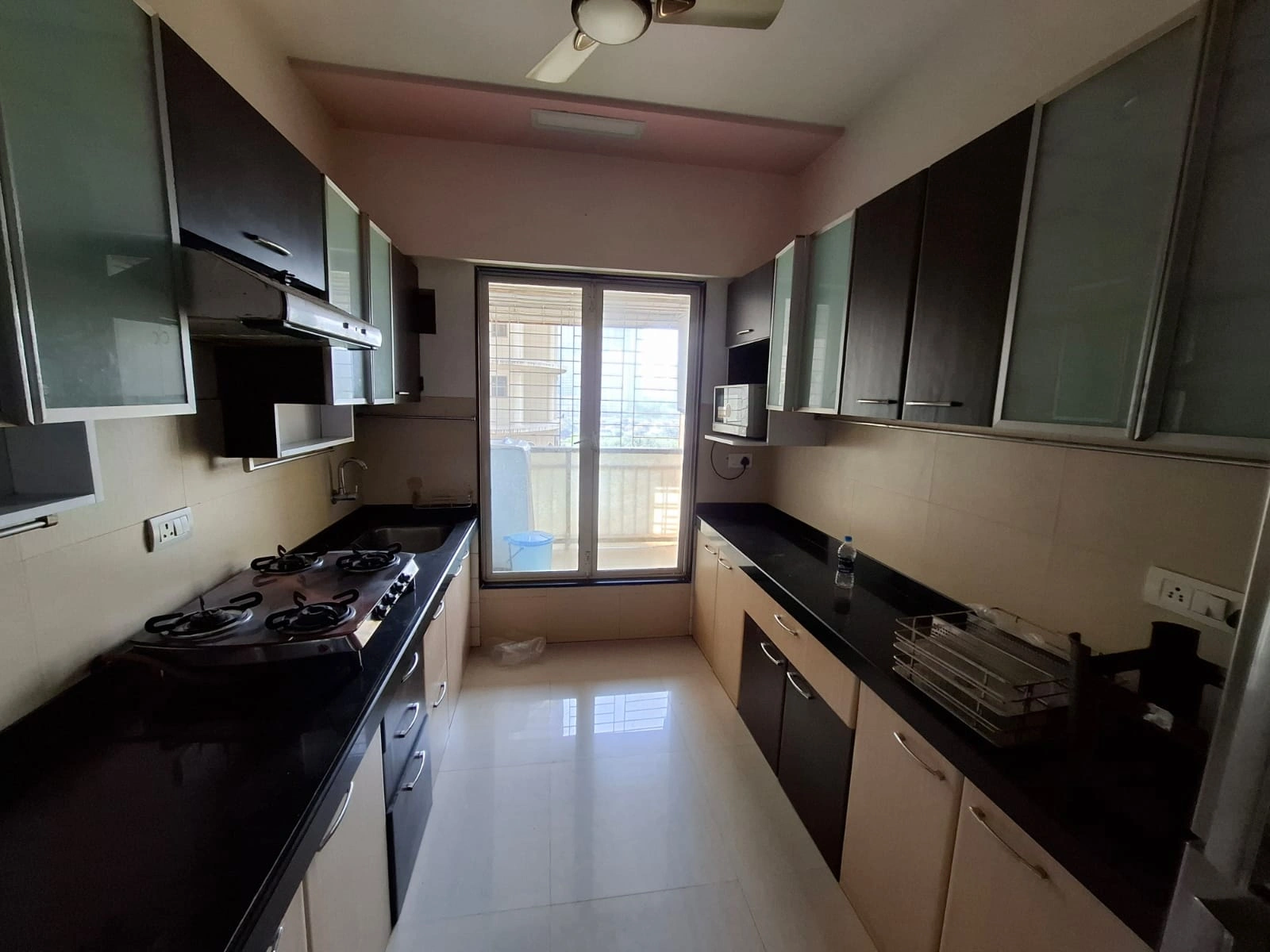 2 BHK Flat for Rent in Rustomjee Ozone, Goregaon West
