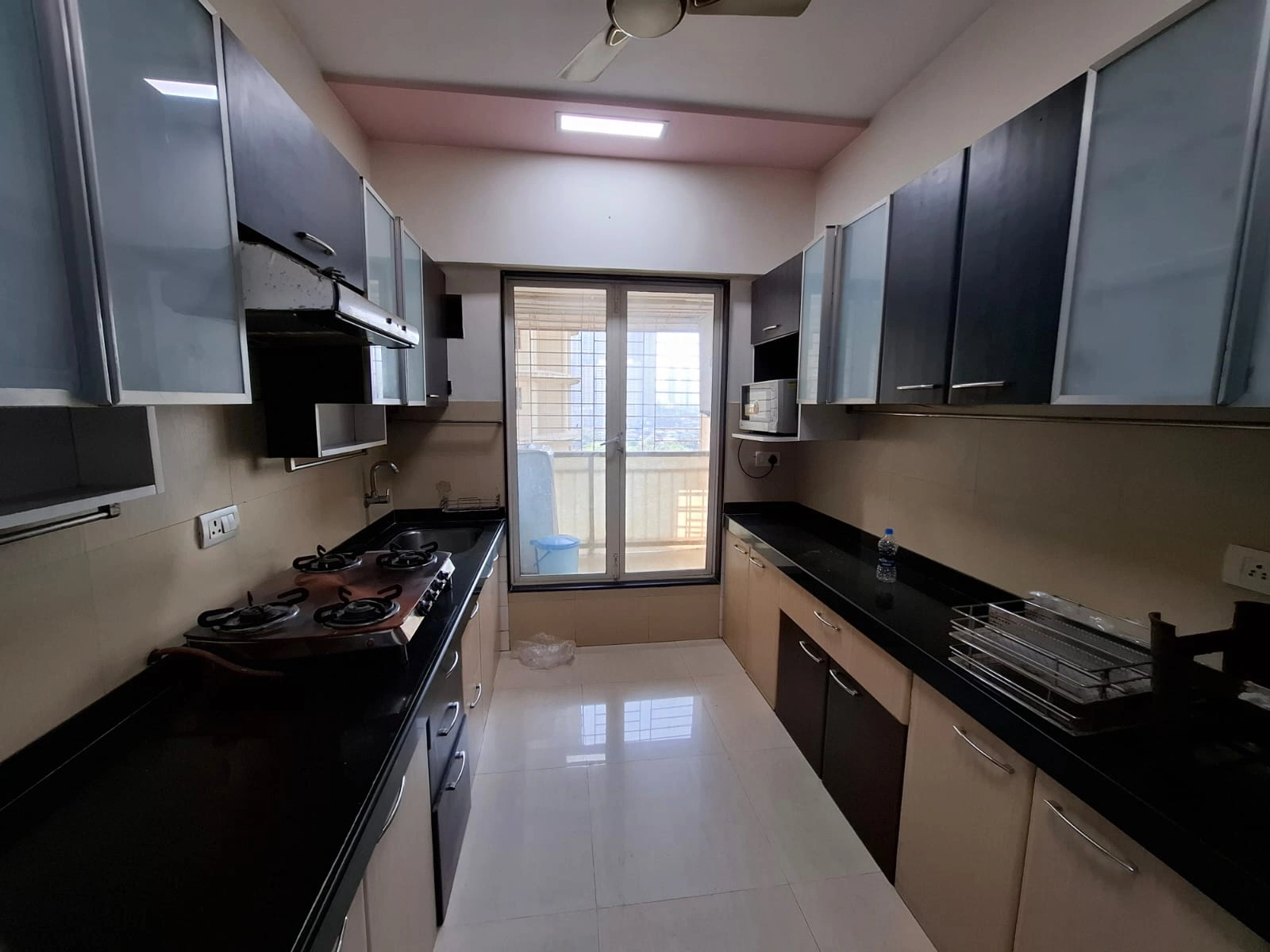 2 BHK Flat for Rent in Rustomjee Ozone, Goregaon West