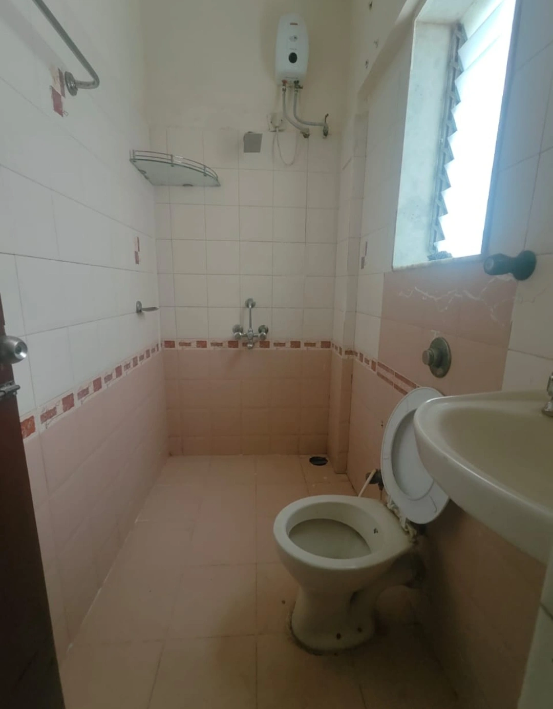 2 BHK Flat for Rent in Pleasant Park Society, Malad West