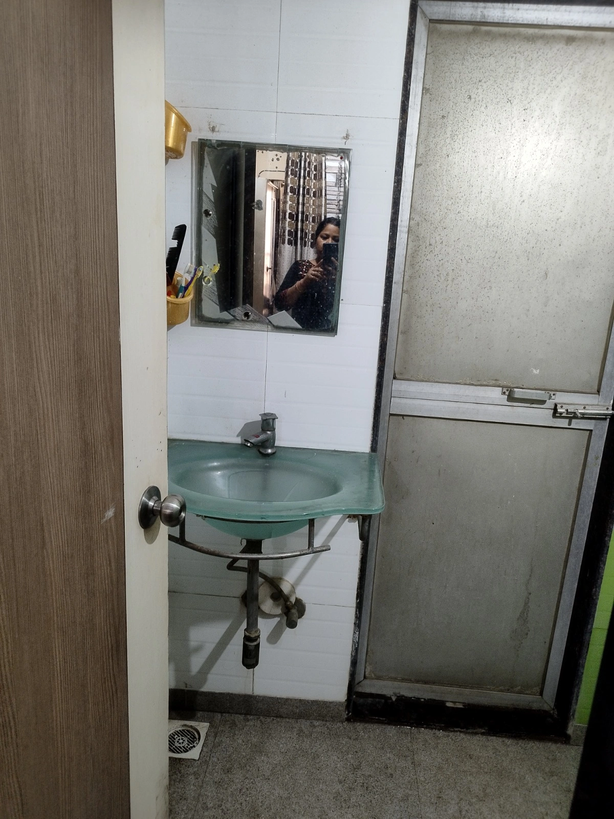 2 BHK Flat for Rent in Near Goregaon Station , Goregaon West