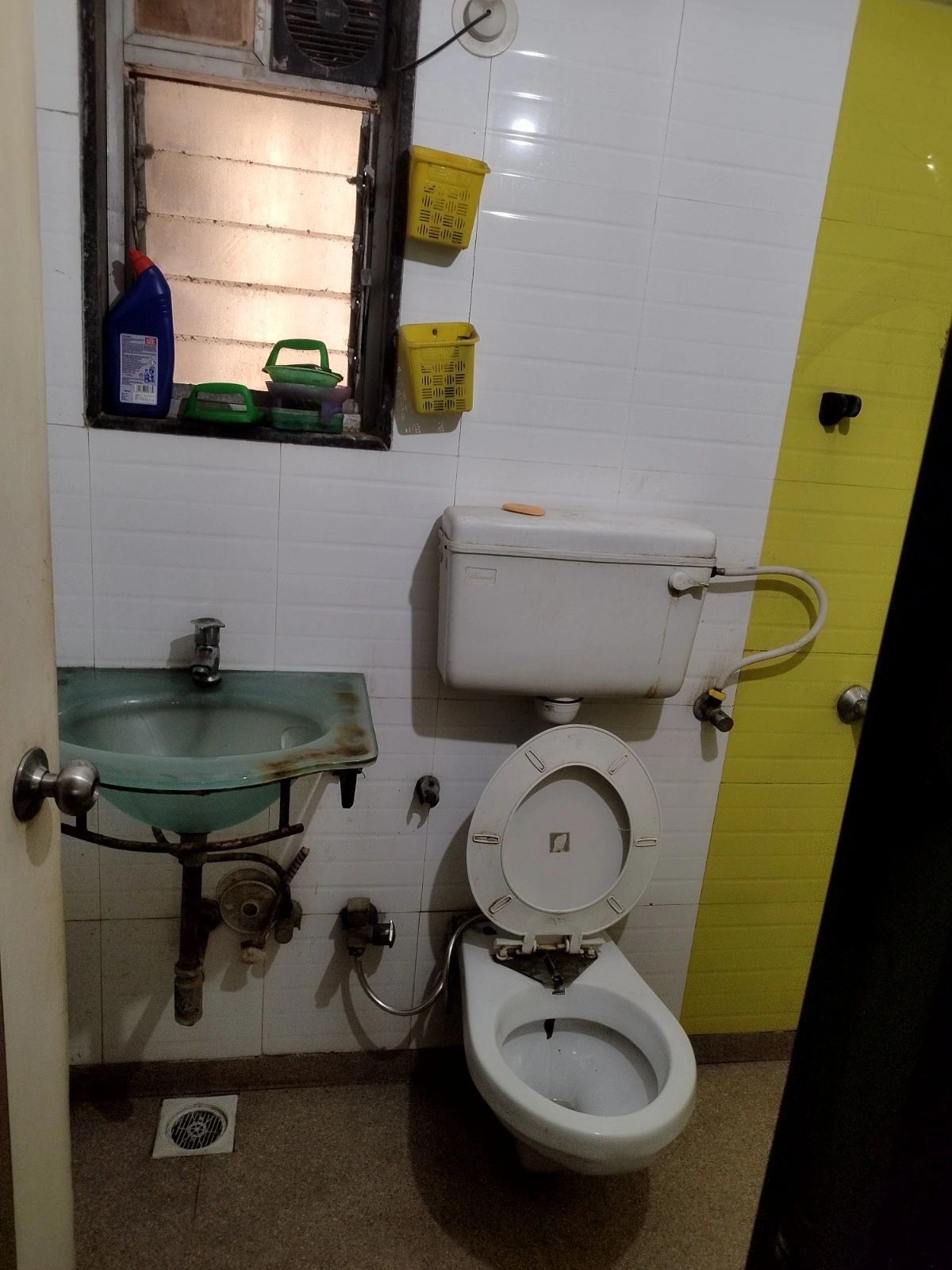 2 BHK Flat for Rent in Near Goregaon Station , Goregaon West