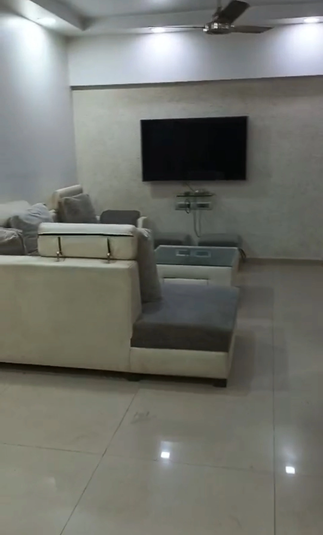 2 BHK Flat for Rent in Acme Complex, Goregaon West