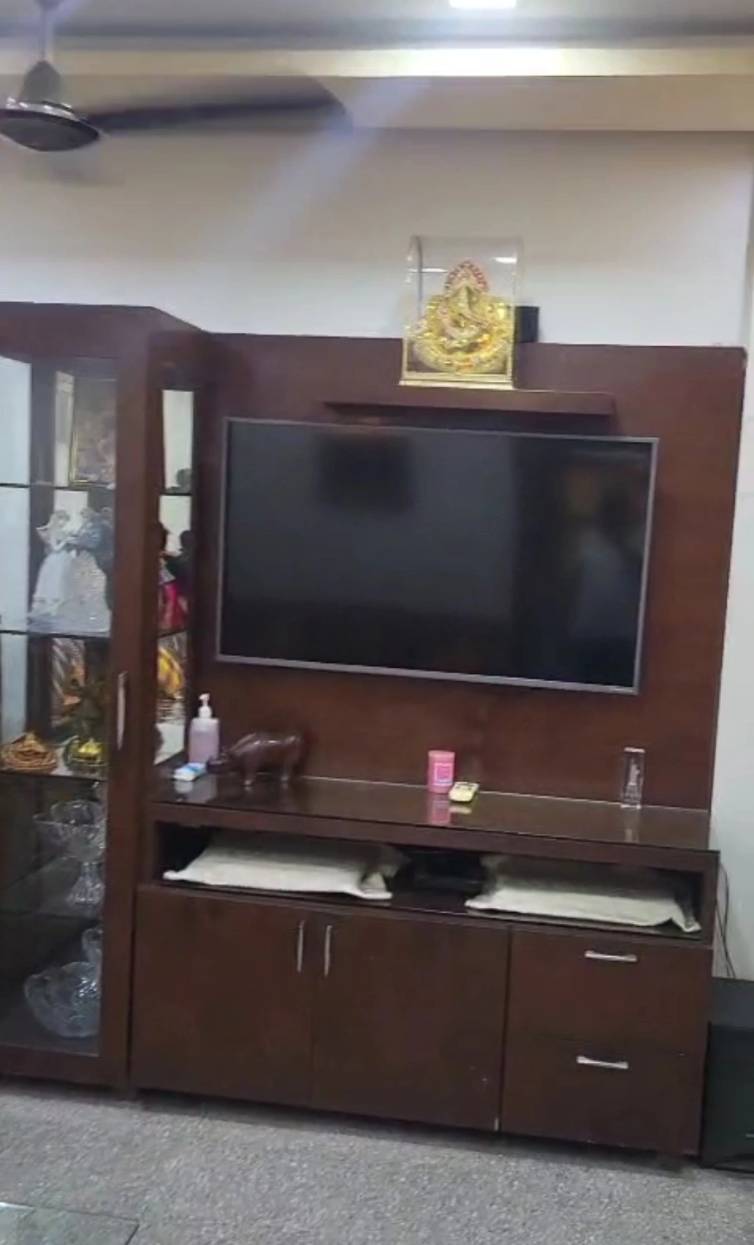 2 BHK Flat for Rent in Dheeraj Pooja Society, Malad West