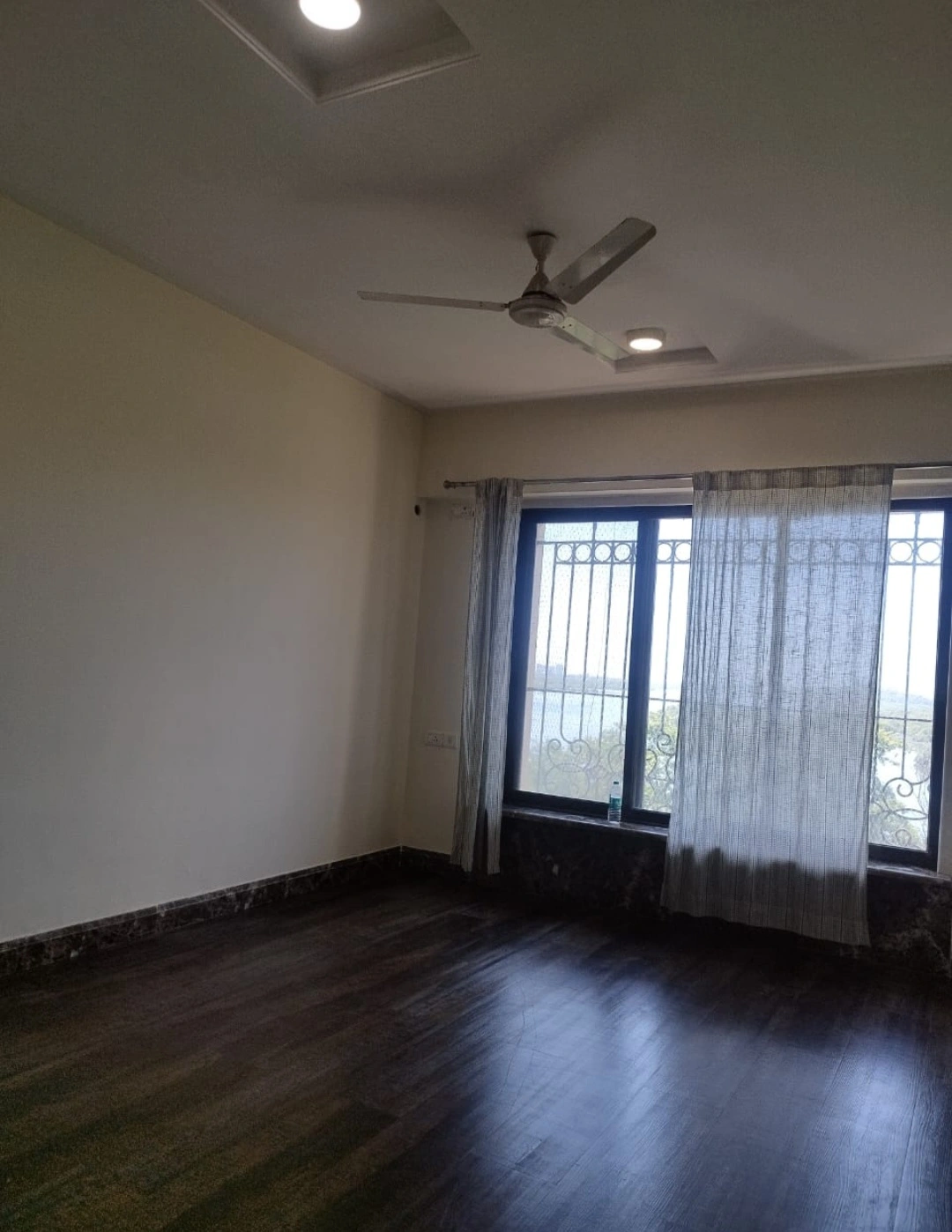 2 BHK Flat for Rent in Celestia Heights, Malad West