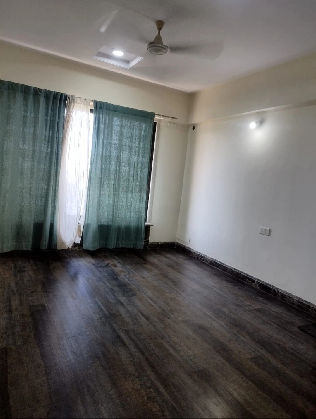 2 BHK Flat for Rent in Celestia Heights, Malad West