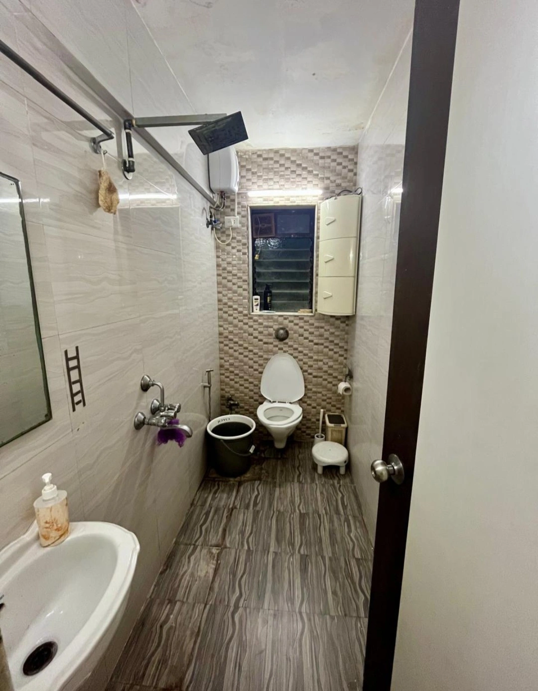 2 BHK Flat for Rent in Raj Space Tower, Goregaon West