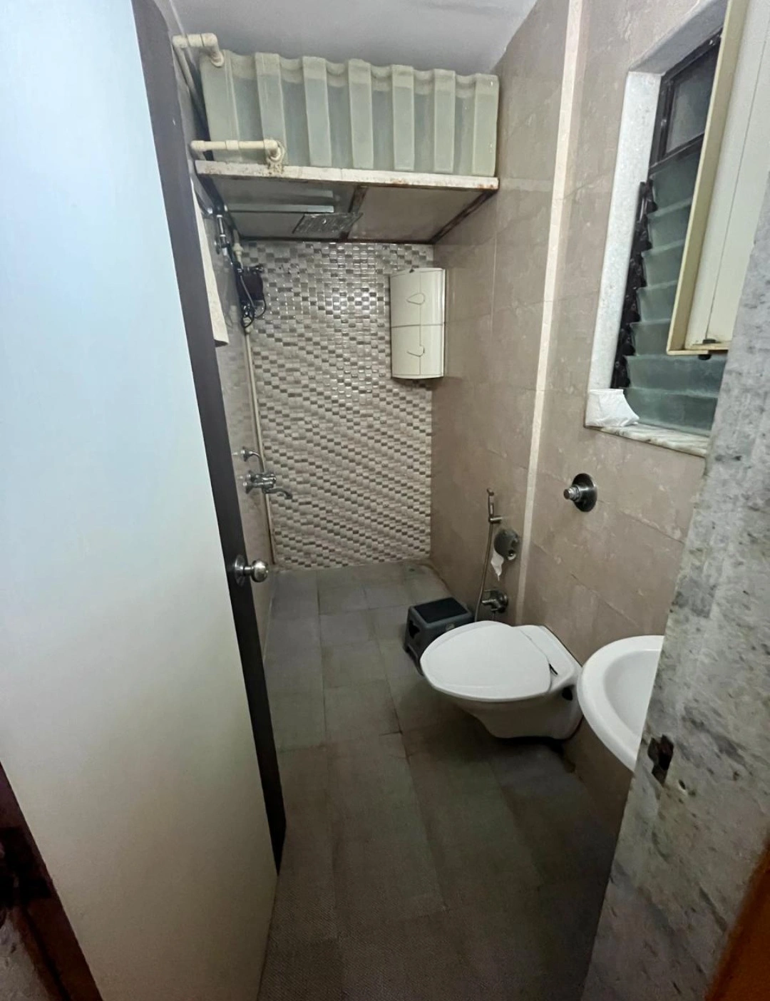 2 BHK Flat for Rent in Raj Space Society, Goregaon West