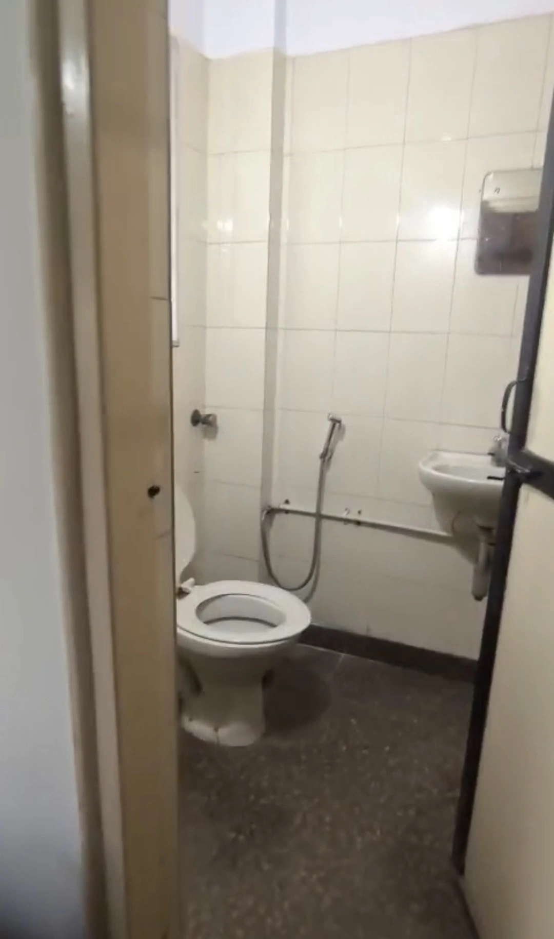 2 BHK Flat for Rent in Shiv Parvati Society, Malad West