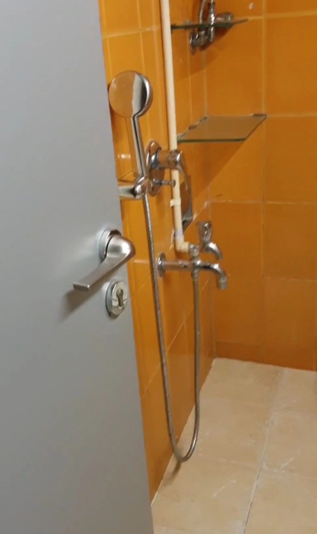 1 BHK Flat for Rent in Empire Building , Andheri West