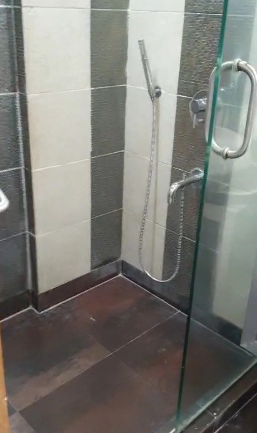 1 BHK Flat for Rent in Empire Building , Andheri West