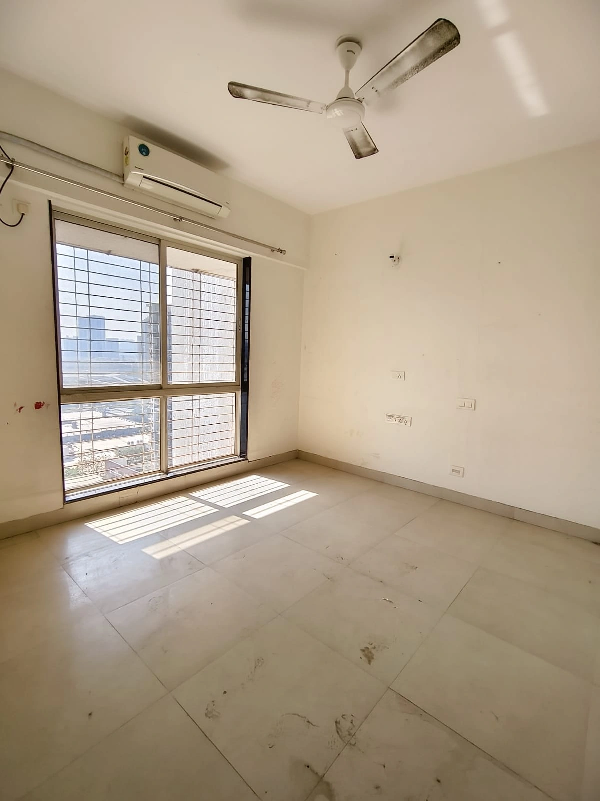 2 BHK Flat for Rent in Aspen Park, Goregaon East