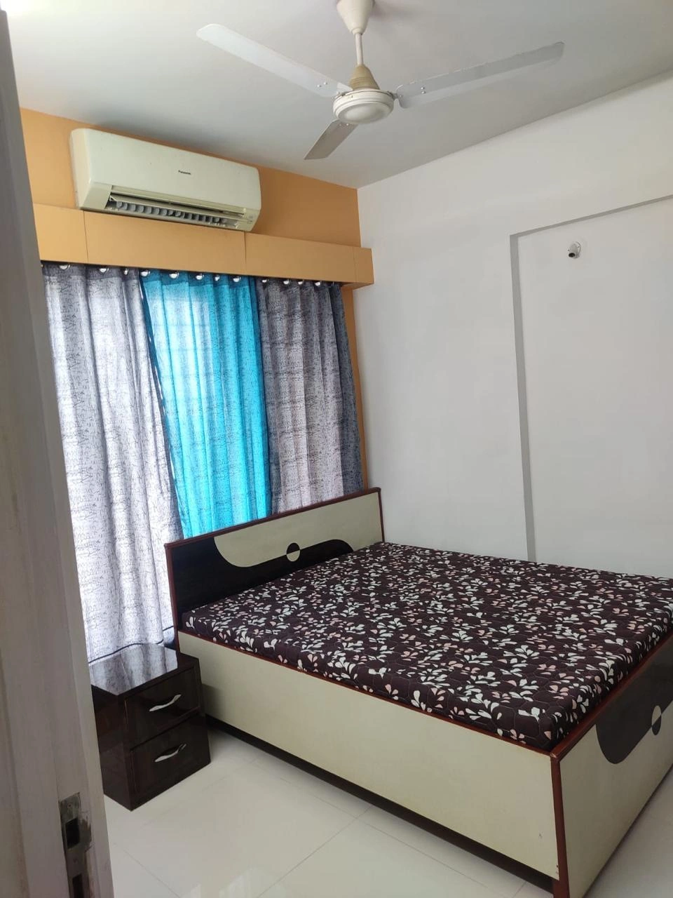 Single Room Girls only Flat for PG in Rushi Heights, Goregaon East
