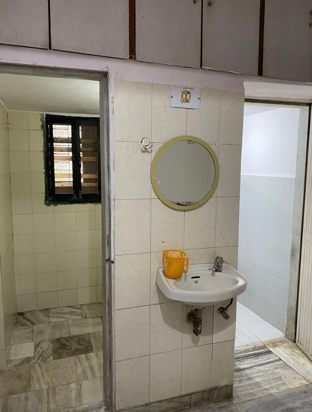 Single Room Girls only Flat for PG in Daya Sarita Society, Goregaon East