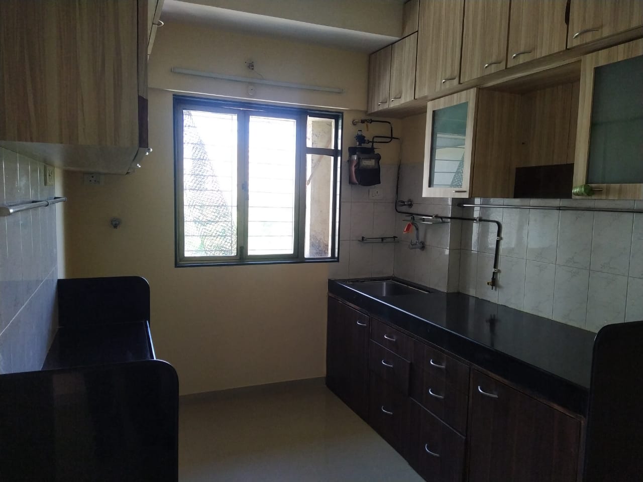 2 BHK Flat for Rent in Acme Complex, Goregaon West