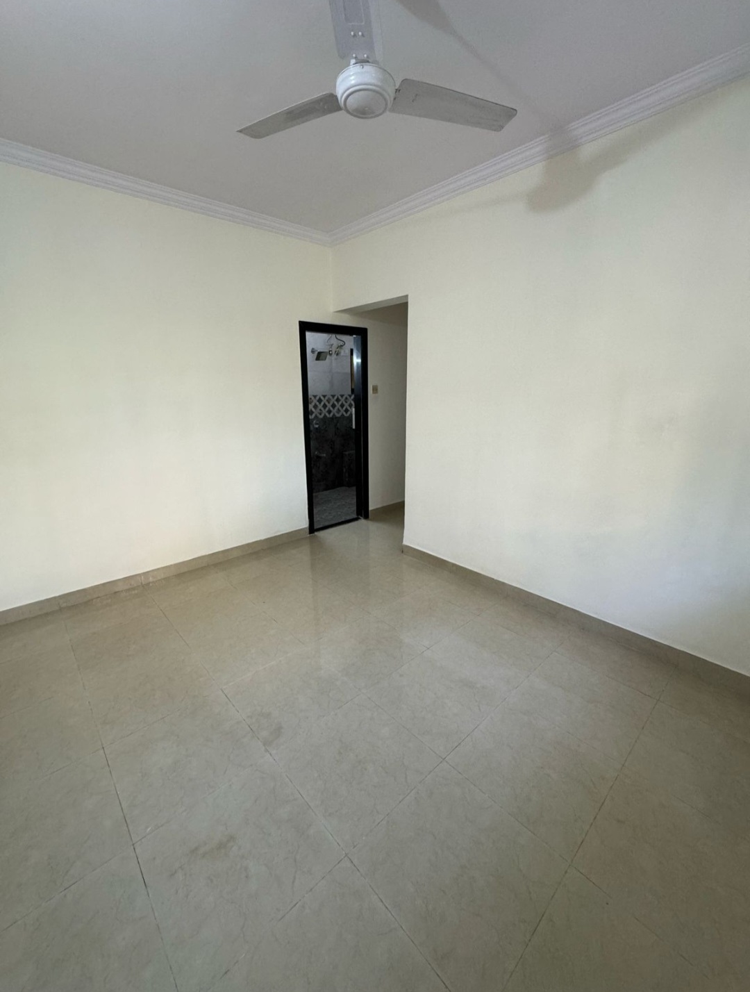 2 BHK Flat for Rent in Dheeraj Godavari Complex, Malad West